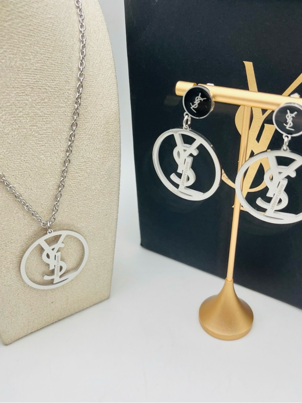 Stainless steel Silver Necklace and Dangle Earrings Set new without tags or box
